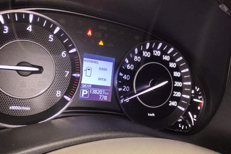 Used Nissan Patrol 2018 4.0L Automatic 7-Seater Middle East Version Odometer Close Up