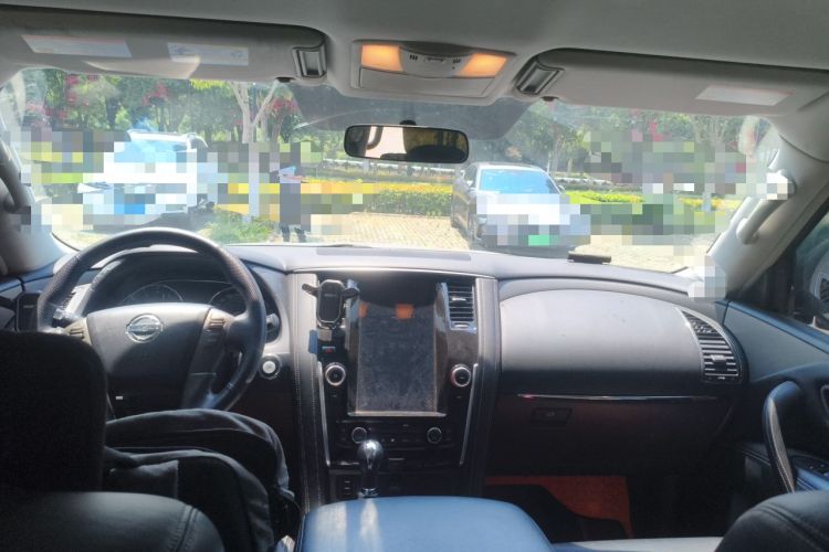 Used Nissan Patrol 2018 4.0L LinkedIn Edition Center Console