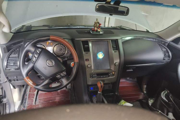 Used Nissan Patrol 2018 4.0L LinkedIn Edition Center Console
