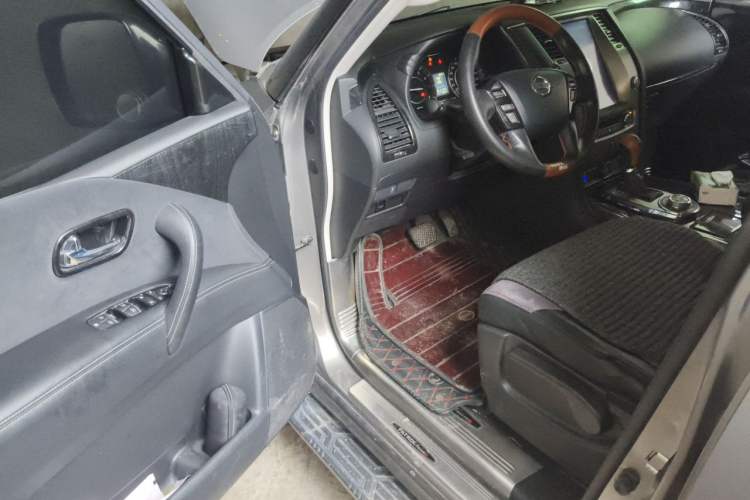 Used Nissan Patrol 2018 4.0L LinkedIn Edition Driver Seat