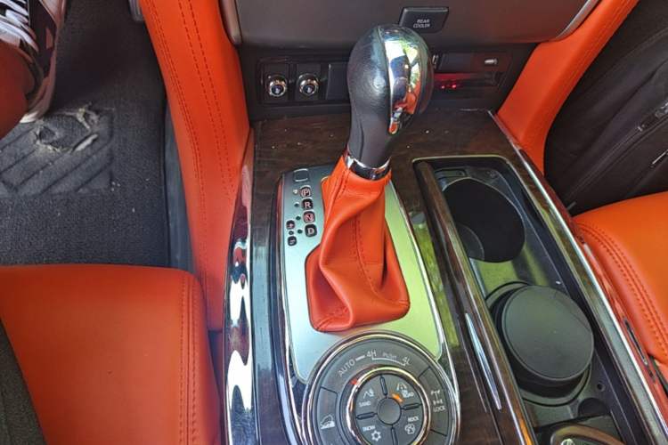 Used Nissan Patrol 2018 4.0L Automatic 7-Seater Middle East Version Gear Lever