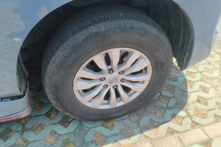 Used Nissan Patrol 2018 4.0L LinkedIn Edition Right Front Wheel Hub