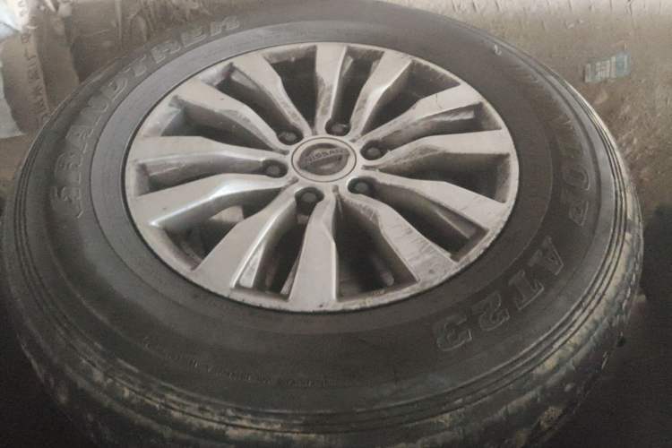 Used Nissan Patrol 2018 4.0L LinkedIn Edition Right Front Wheel Hub