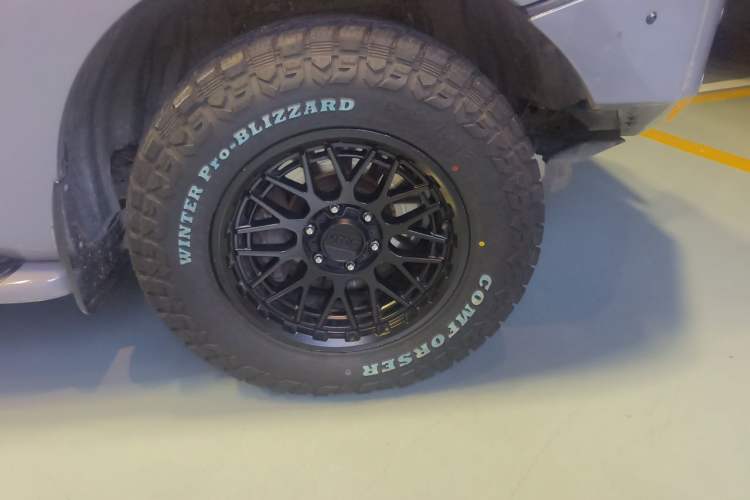 Used Nissan Patrol  Right Front Wheel Hub