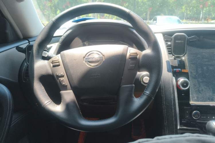 Used Nissan Patrol 2018 4.0L LinkedIn Edition Steering Wheel