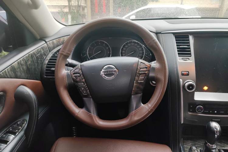 Used Nissan Patrol 2018 4.0L LinkedIn Edition Steering Wheel