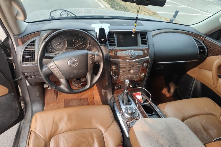 Used Nissan Patrol 2018 Y62 5.6 LE-T2 Middle East Center Console