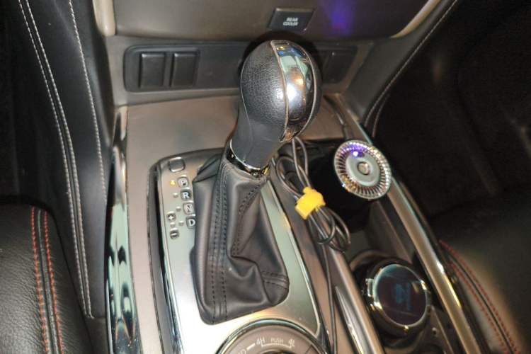 Used Nissan Patrol 2018 4.0L Automatic 7-Seater Middle East Version Gear Lever