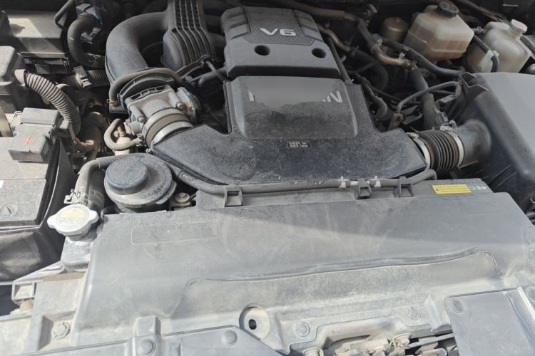 Used Nissan Patrol 2018 4.0L Automatic 7-Seater Middle East Version Engine Bay