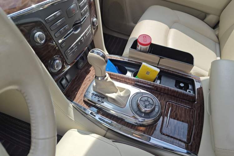 Used Nissan Patrol 2018 4.0L Automatic 7-Seater Middle East Version Gear Lever