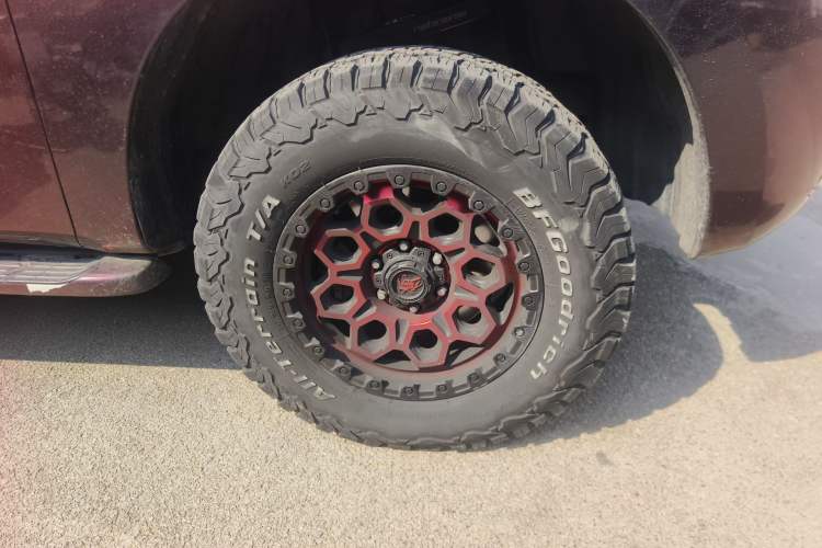 Used Nissan Patrol 2018 4.0L LinkedIn Edition Right Front Wheel Hub