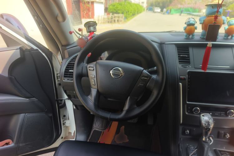 Used Nissan Patrol 2018 4.0L LinkedIn Edition Steering Wheel