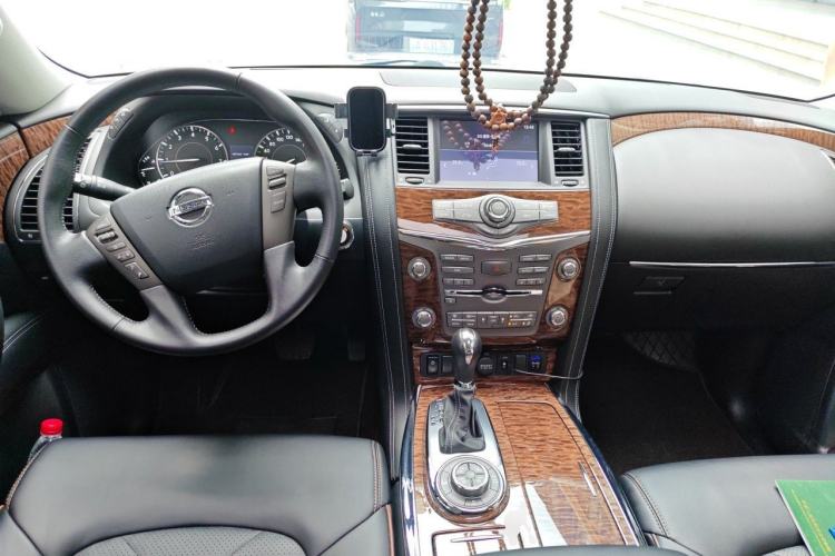 Used Nissan Patrol 2018 4.0L SE Middle East Version Center Console