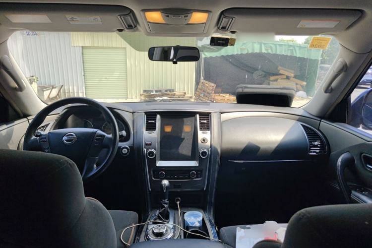 Used Nissan Patrol 2018 4.0L LinkedIn Edition Center Console