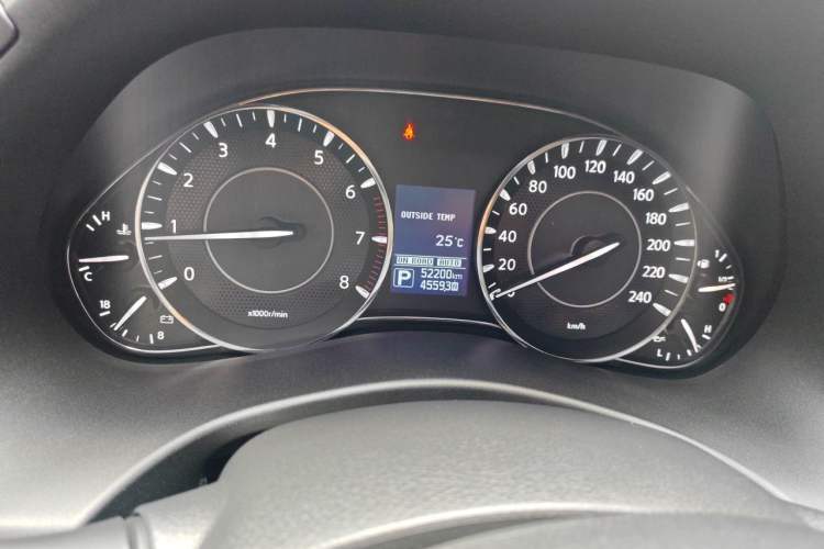 Used Nissan Patrol 2018 4.0L SE Middle East Version Odometer Close Up