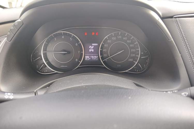 Used Nissan Patrol 2018 4.0L LinkedIn Edition Odometer Close Up
