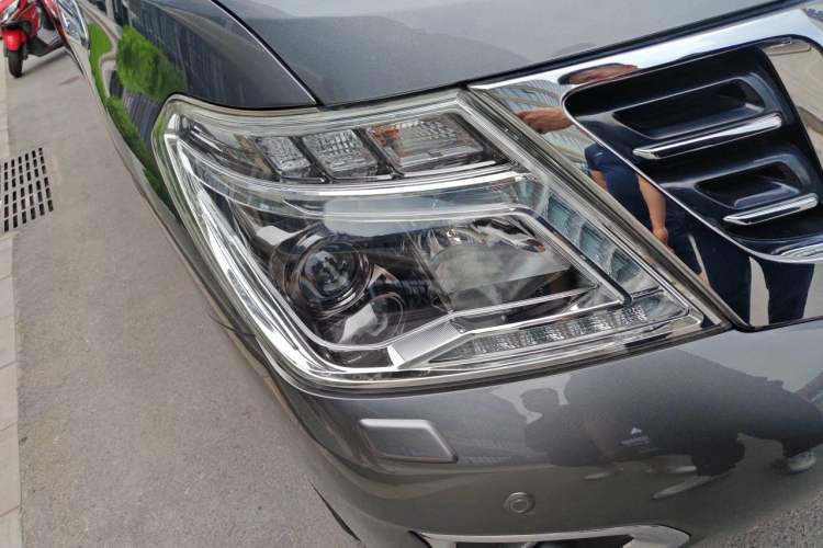 Used Nissan Patrol 2018 4.0L SE Middle East Version Right Front Headlight