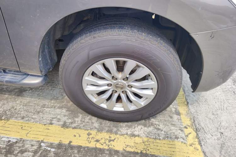 Used Nissan Patrol 2018 4.0L LinkedIn Edition Right Front Wheel Hub