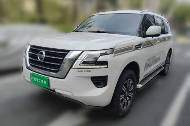 Used Nissan Patrol Nissan Patrol 2018, 4.0-liter automatic, 7 seats (parallel import)