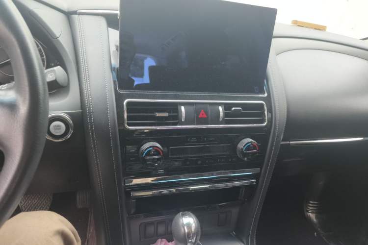 Used Nissan Patrol 2018 4.0L LinkedIn Edition Audio And AC Panel