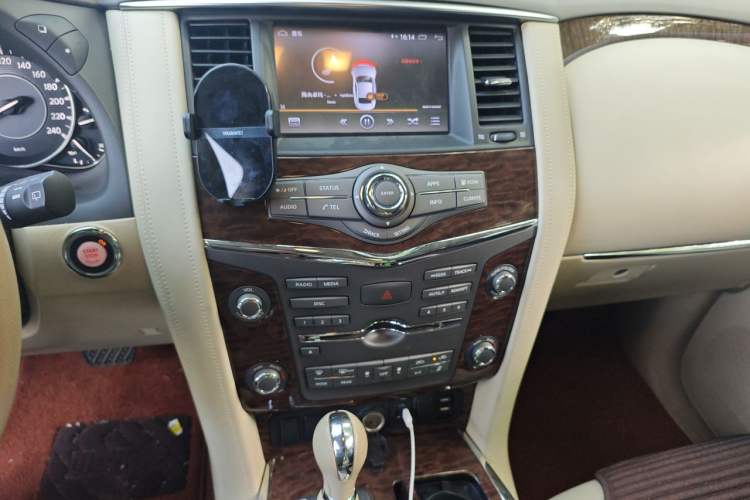 Used Nissan Patrol  Audio And AC Panel