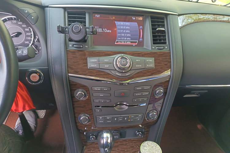 Used Nissan Patrol 2018 5.6L Standard Version Audio And AC Panel