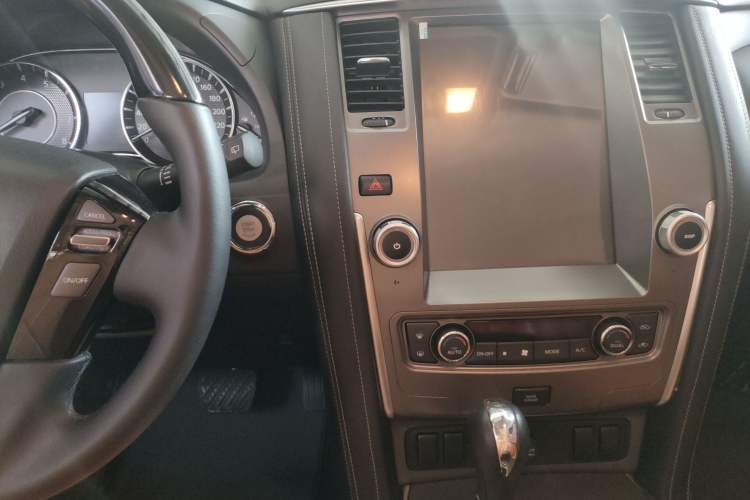 Used Nissan Patrol 2018 4.0L LinkedIn Edition Audio And AC Panel