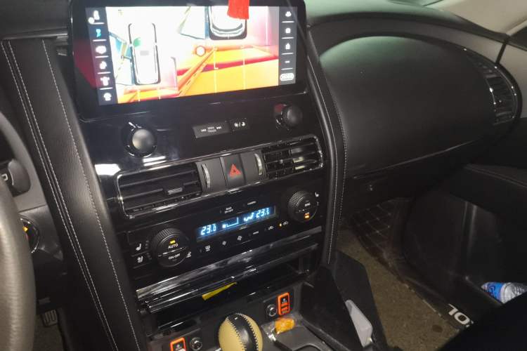 Used Nissan Patrol 2018 4.0L LinkedIn Edition Audio And AC Panel