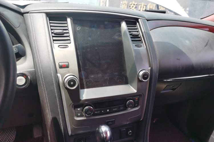 Used Nissan Patrol 2018 4.0L LinkedIn Edition Audio And AC Panel