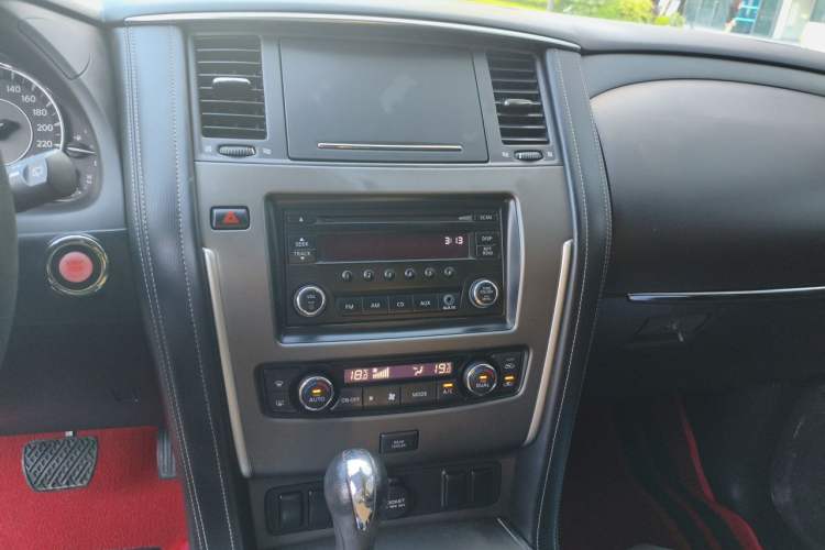 Used Nissan Patrol 2018 4.0L LinkedIn Edition Audio And AC Panel