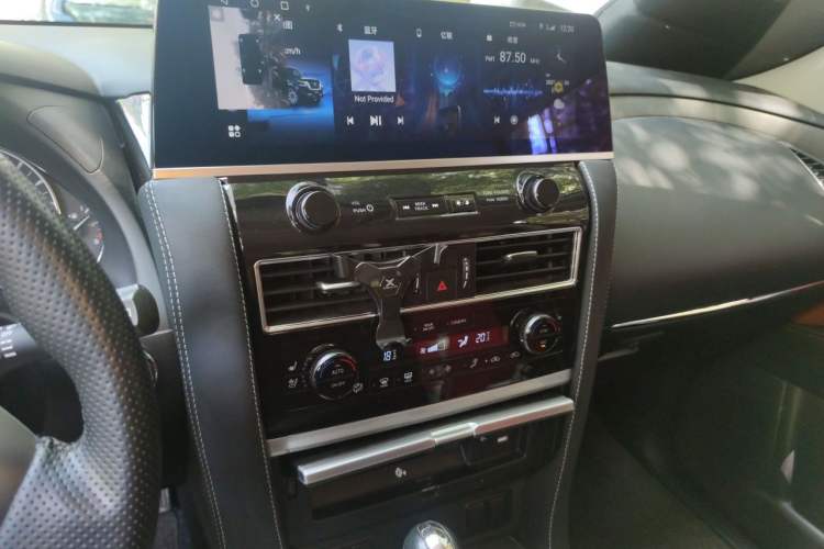 Used Nissan Patrol  Audio And AC Panel