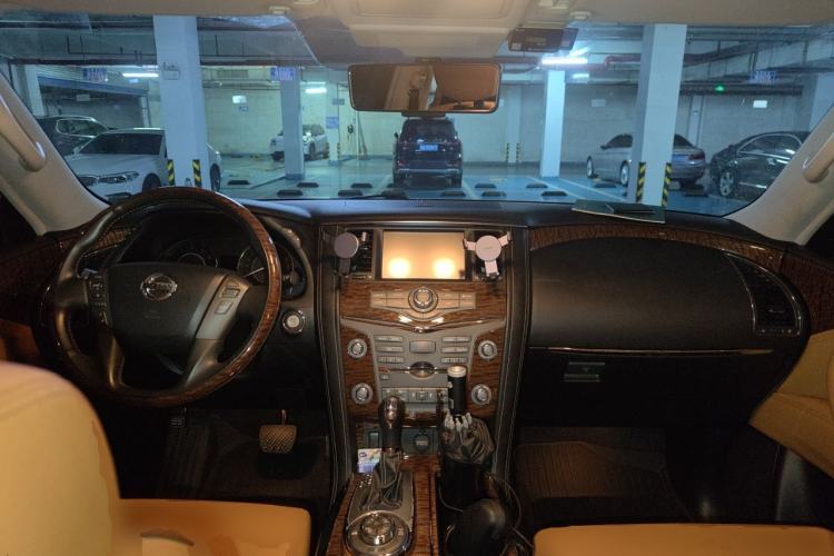 Used Nissan Patrol 2018 4.0L Platinum Edition Center Console