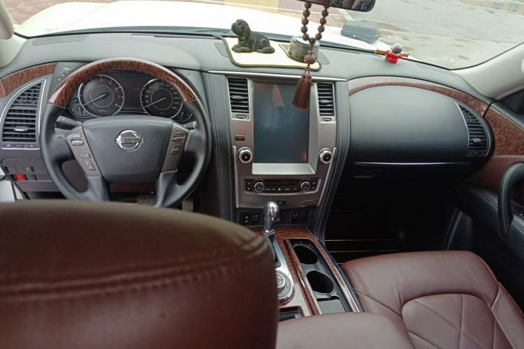 Used Nissan Patrol 2018 4.0L LinkedIn Edition Center Console