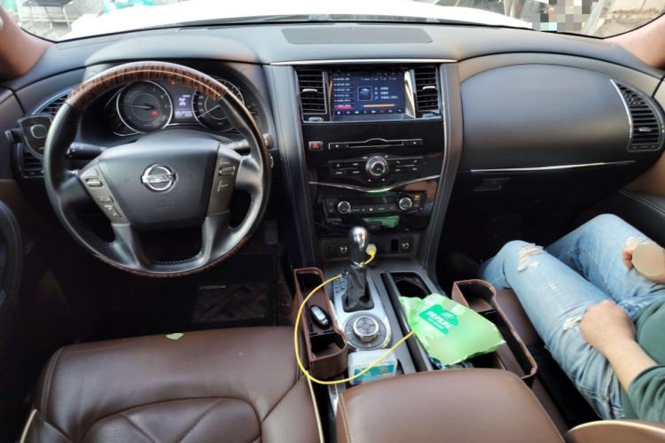 Used Nissan Patrol 2018 4.0L LinkedIn Edition Center Console