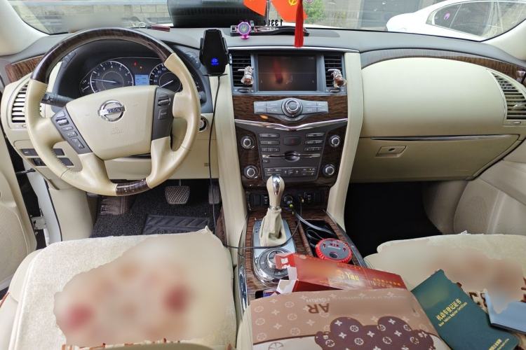 Used Nissan Patrol 2018 4.0L Flagship Model Center Console