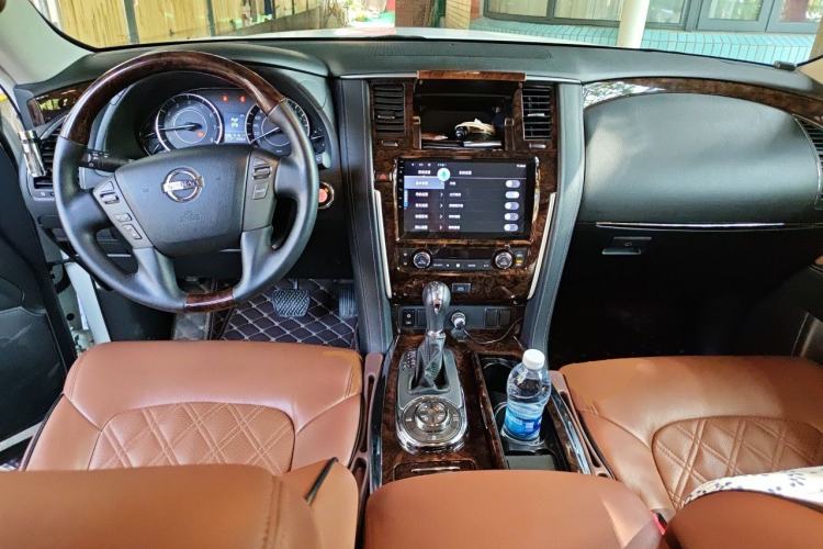 Used Nissan Patrol 2018 4.0L LinkedIn Edition Center Console