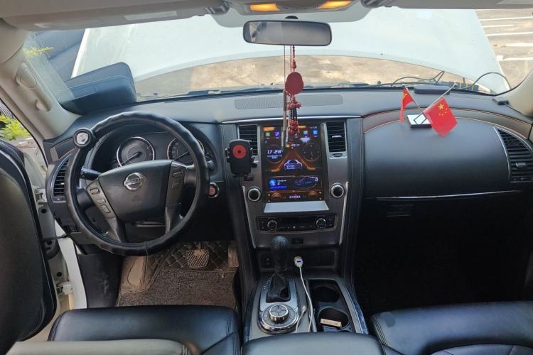 Used Nissan Patrol 2018 4.0L LinkedIn Edition Center Console