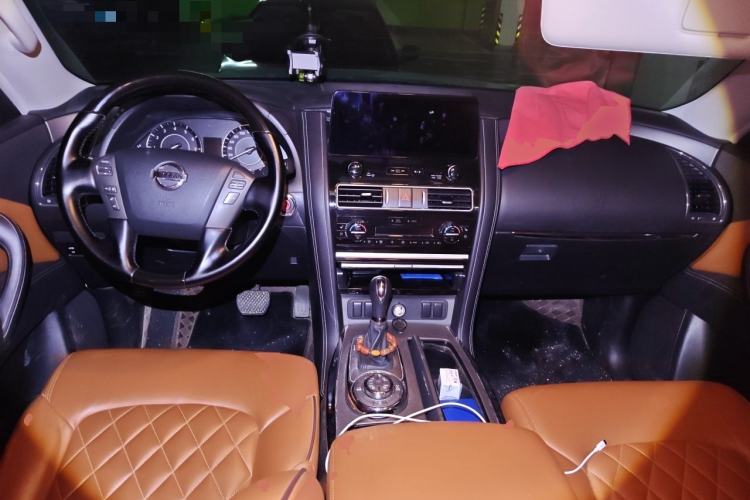 Used Nissan Patrol 2018 4.0L LinkedIn Edition Center Console