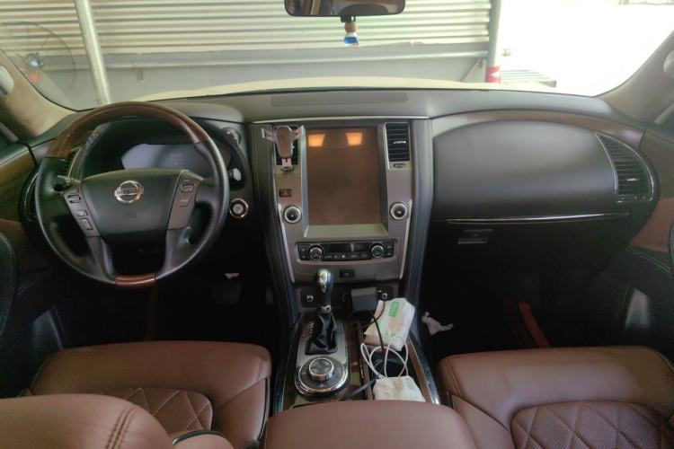 Used Nissan Patrol 2018 4.0L SE Middle East Version Center Console