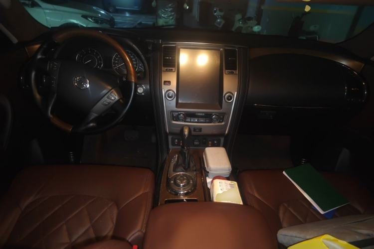 Used Nissan Patrol 2018 4.0L LinkedIn Edition Center Console