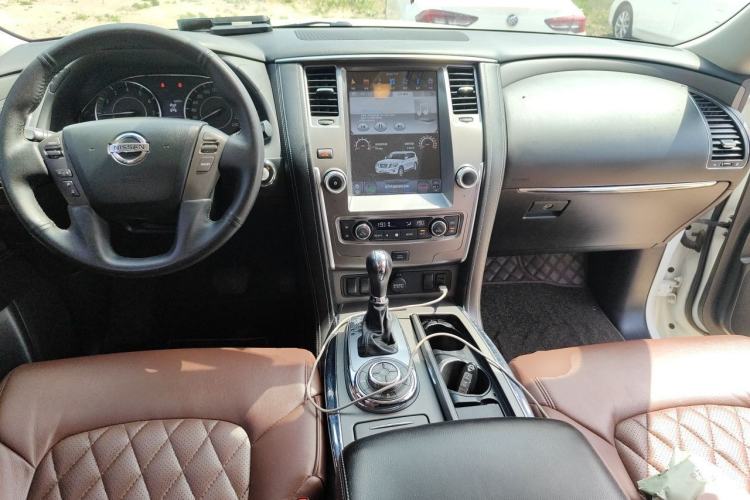 Used Nissan Patrol 2018 4.0L Flagship Model Center Console