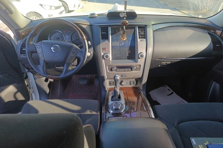 Used Nissan Patrol 2018 4.0L LinkedIn Edition Center Console