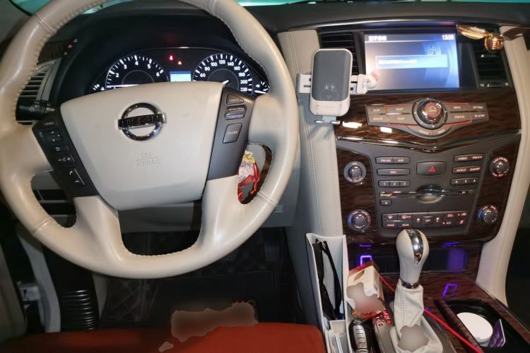 Used Nissan Patrol 2018 4.0L Platinum Edition Center Console