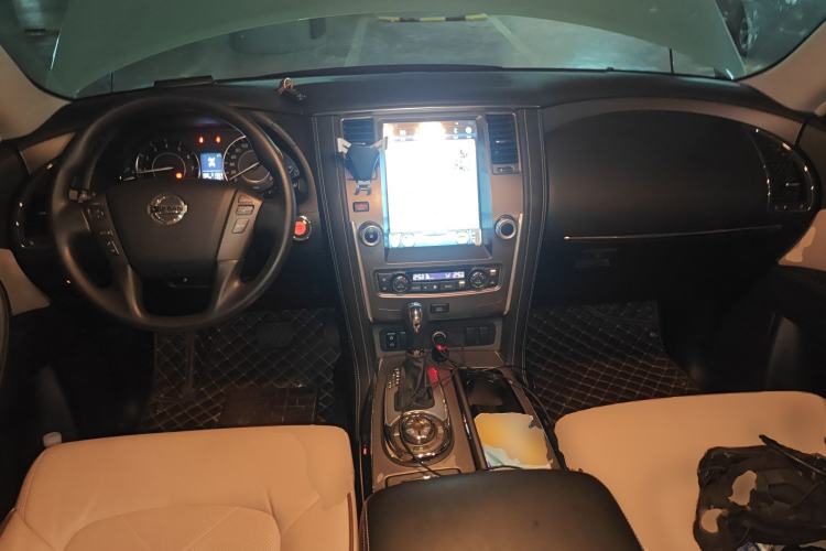 Used Nissan Patrol 2018 4.0L LinkedIn Edition Center Console
