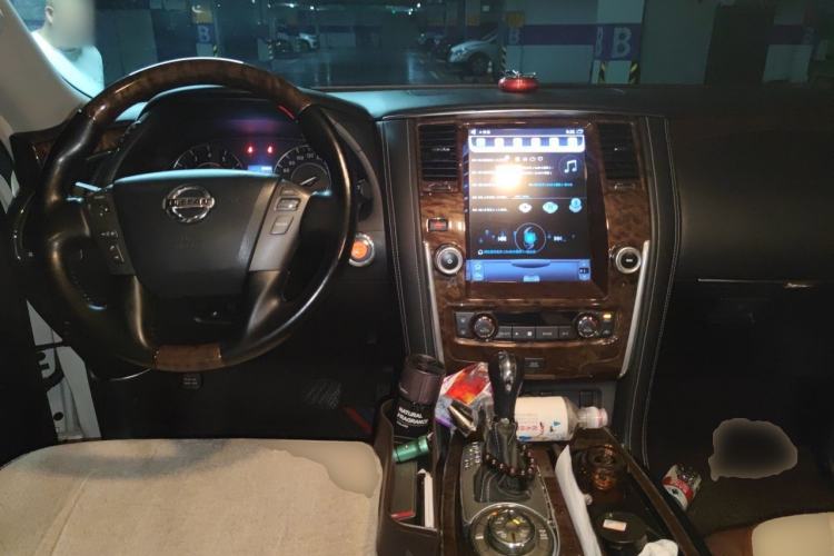 Used Nissan Patrol 2018 4.0L LinkedIn Edition Center Console