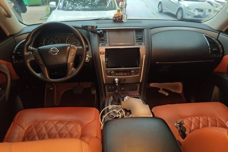 Used Nissan Patrol 2018 4.0L LinkedIn Edition Center Console
