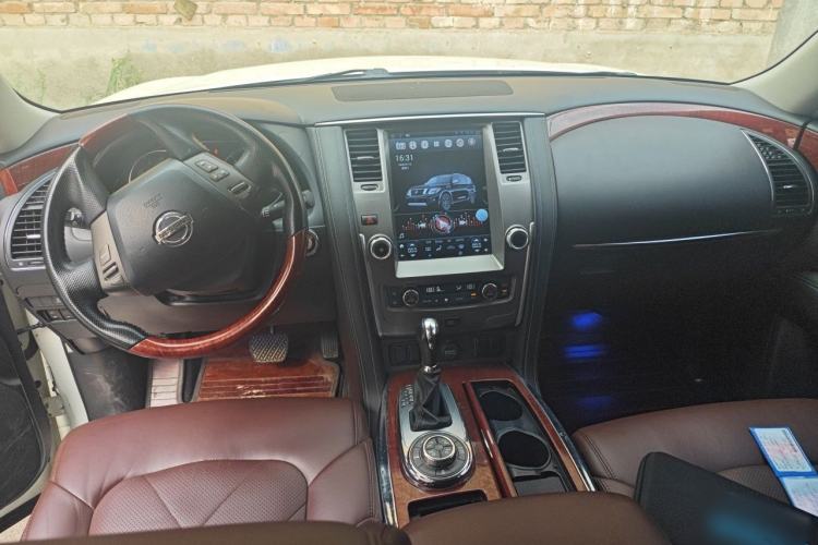 Used Nissan Patrol 2018 4.0L LinkedIn Edition Center Console