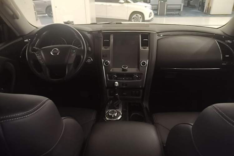 Used Nissan Patrol 2018 4.0L SE Middle East Version Center Console
