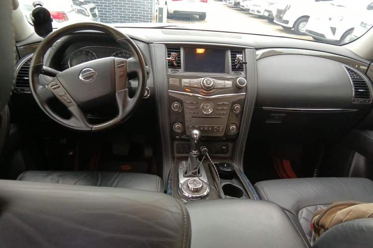 Used Nissan Patrol 2018 4.0L LinkedIn Edition Center Console