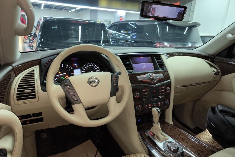 Used Nissan Patrol 2018 4.0L SE Middle East Version Center Console